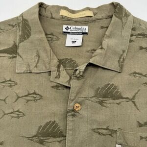 Columbia River Lodge‎ Men's AOP Fish XXL Green XXL Short Sleeve  Hawaiian *READ*